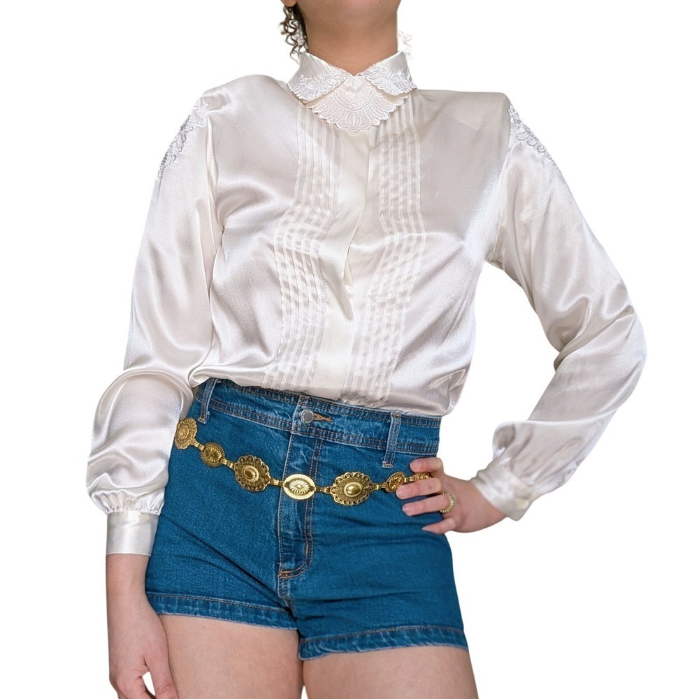 True Vintage 80s Victorian Revival Bobo Button Up Lace Collar Satin Blouse
